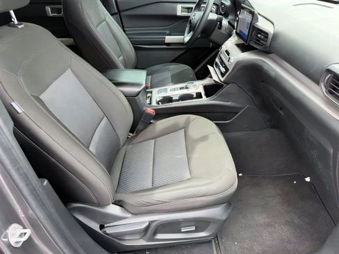 Used 2023 Ford Explorer XLT RWD image 12