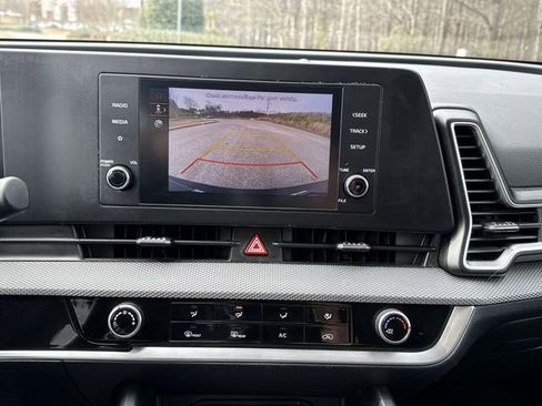 Used 2023 Kia Sportage LX image 25