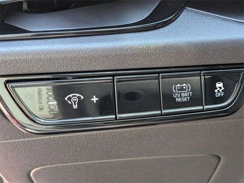 Used 2024 Kia Niro LX image 22