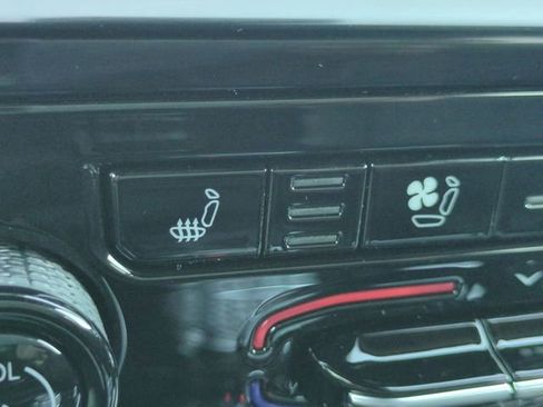 New 2025 Jeep Grand Cherokee Overland w/ Luxury Tech Group IV AWD/4WD image 24