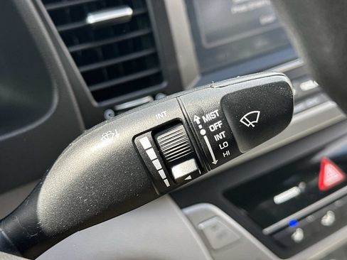 Used 2018 Hyundai Elantra SEL FWD image 24