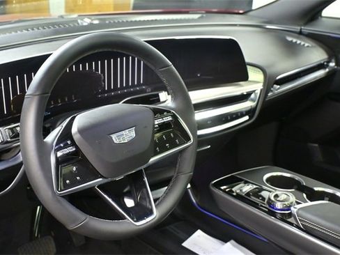 Used 2024 Cadillac Lyriq Sport image 18