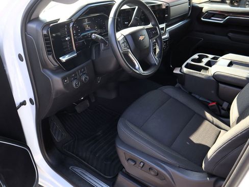 Used 2025 Chevrolet Silverado 1500 LT image 13
