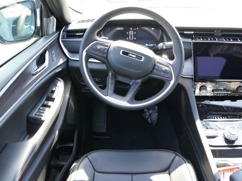 New 2025 Jeep Grand Cherokee Limited w/ Luxury Tech Group II image 14