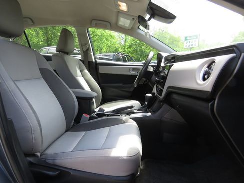 Used 2018 Toyota Corolla LE FWD image 13
