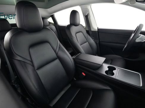 Used 2022 Tesla Model Y Long Range image 4