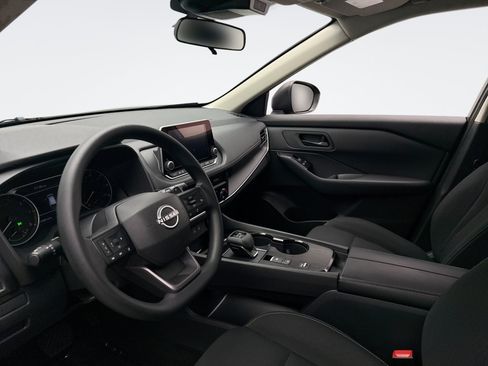 Used 2025 Nissan Rogue S FWD image 10