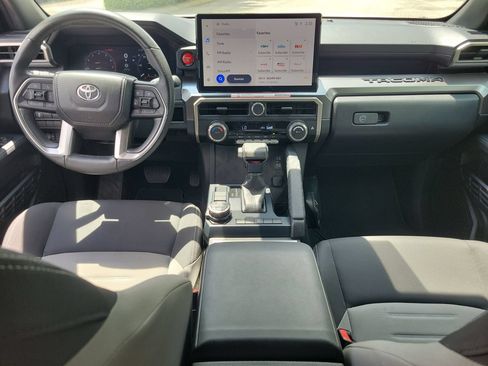 Used 2025 Toyota Tacoma TRD Off-Road AWD/4WD image 12
