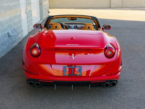 Used 2015 Ferrari California T RWD image 7