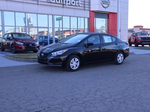 Used 2025 Nissan Versa S w/ Trunk Package image 2