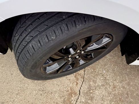 Used 2024 Ford Edge SE w/ Black Appearance Package image 28