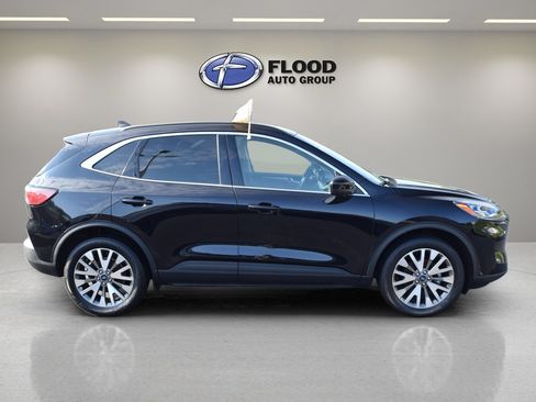 Used 2022 Ford Escape Titanium w/ Class II Trailer Tow Package AWD/4WD image 3