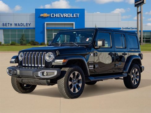 Used 2018 Jeep Wrangler Unlimited Sahara image 3