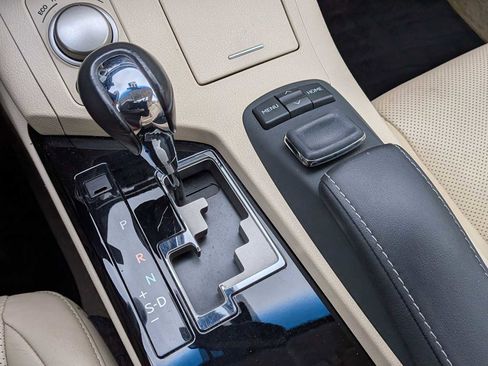 Used 2015 Lexus ES 300h image 30