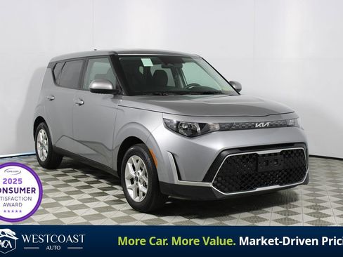 Used 2025 Kia Soul LX w/ LX Technology Package FWD image 1