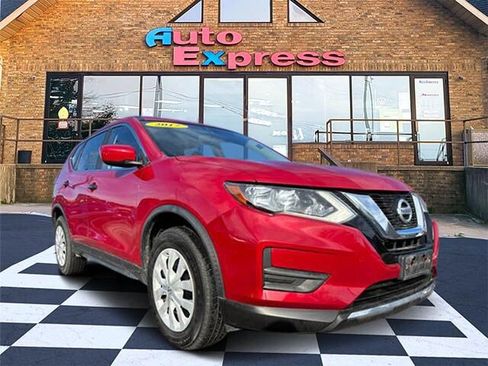 Used 2017 Nissan Rogue S image 1