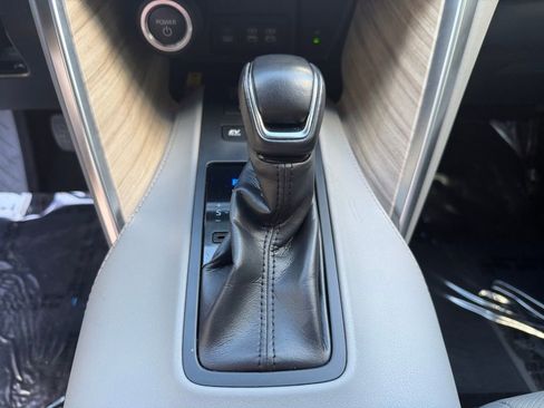 Used 2024 Toyota Venza Limited AWD/4WD image 28