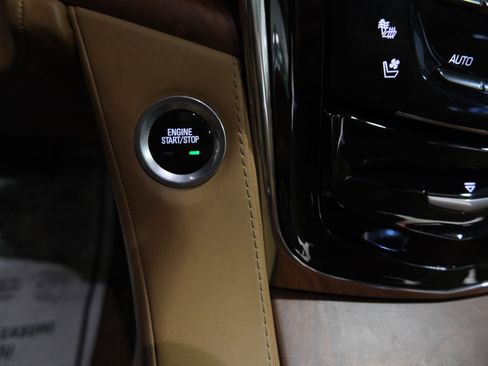 Used 2017 Cadillac Escalade Platinum image 30