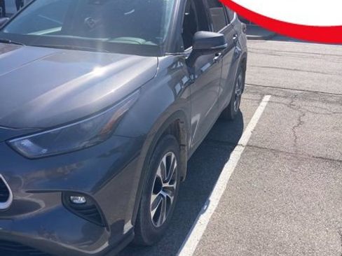 Used 2022 Toyota Highlander XLE image 1