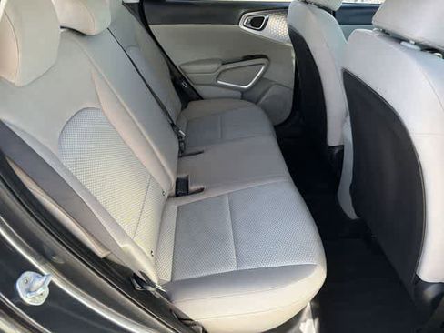 Used 2023 Kia Soul LX w/ LX Technology Package image 17