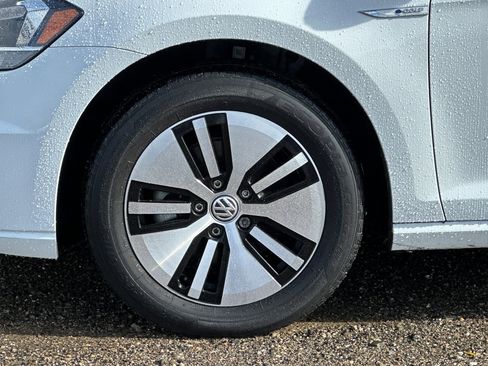 Used 2019 Volkswagen e-Golf SE w/ Driver Assistance Package image 26