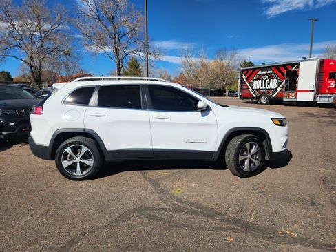 Used 2019 Jeep Cherokee Limited image 2