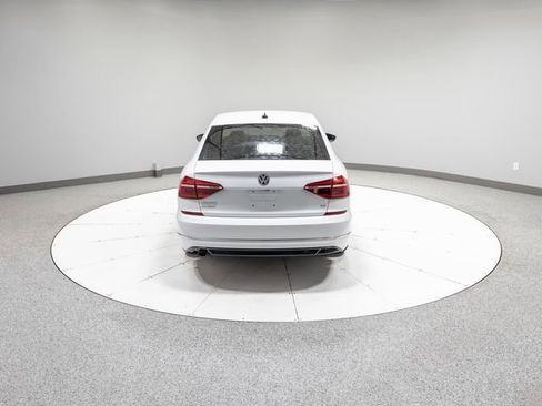 Used 2018 Volkswagen Passat 2.0T R-Line FWD image 30