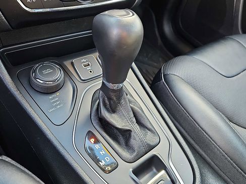 Used 2022 Jeep Cherokee Latitude Lux w/ Sun & Sound Group image 17