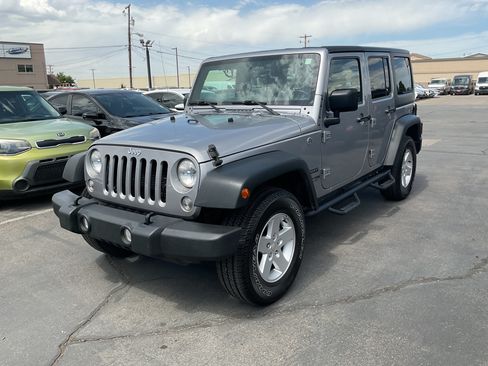 Used 2018 Jeep Wrangler Unlimited Sport S AWD/4WD image 2
