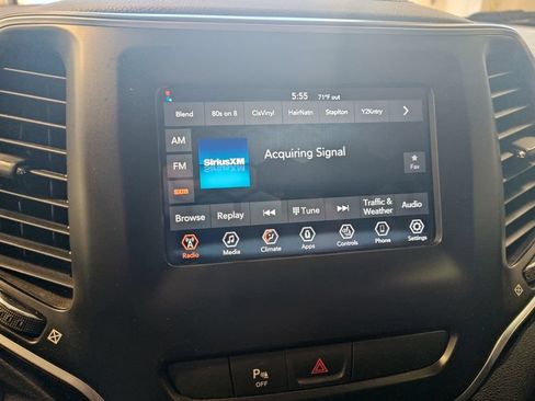 Used 2020 Jeep Cherokee Latitude Plus w/ Cold Weather Group AWD/4WD image 19
