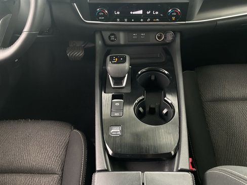 Used 2025 Nissan Rogue SV FWD image 13