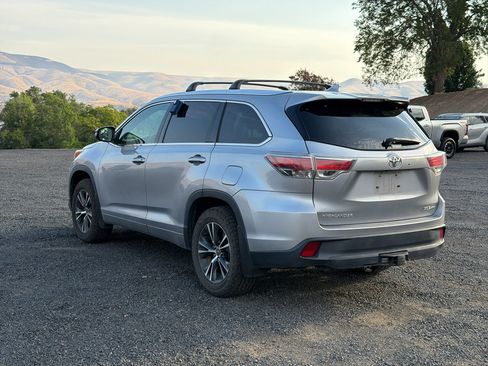 Used 2016 Toyota Highlander XLE AWD/4WD image 9
