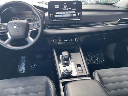 Used 2024 Mitsubishi Outlander SE image 24
