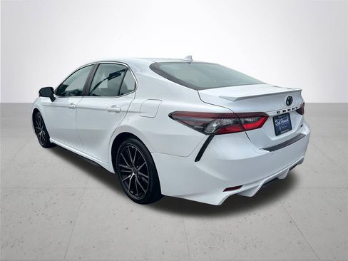Used 2023 Toyota Camry SE w/ Cold Weather Package FWD image 9