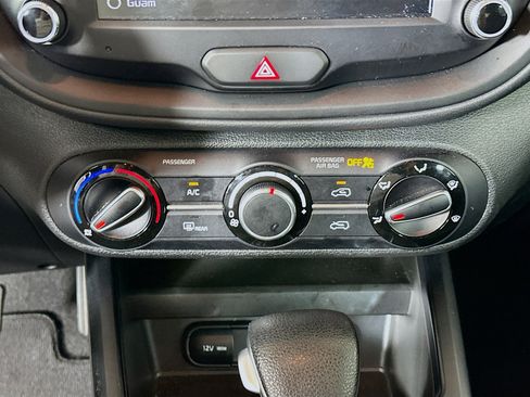 Used 2025 Kia Soul LX w/ LX Technology Package FWD image 23
