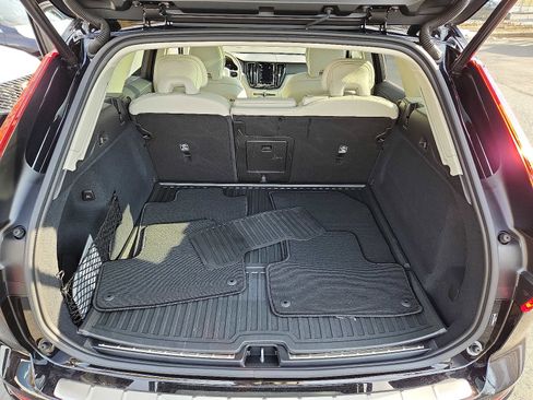 Used 2025 Volvo XC60 T8 Plus w/ Protection Package Premier image 27