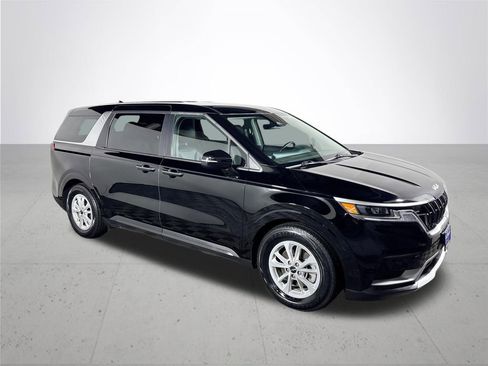 Used 2024 Kia Carnival LX image 4