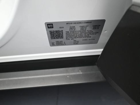 Certified 2025 Chevrolet Trax LT FWD image 19