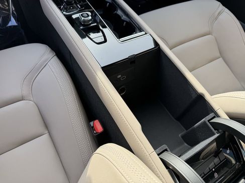 New 2026 Volvo XC90 B6 Plus w/ Protection Package Premier image 27