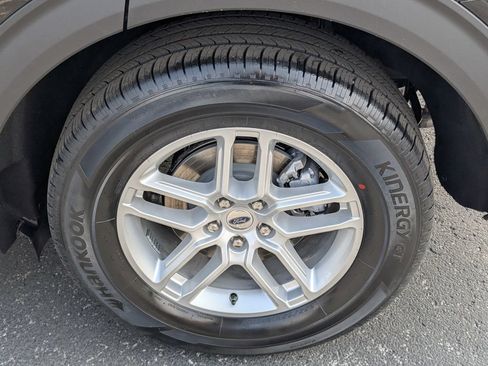 New 2026 Ford Explorer Active RWD image 18