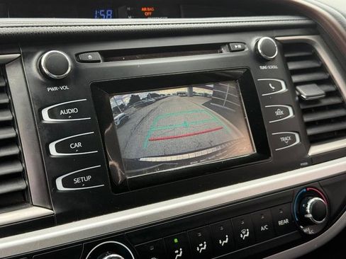 Used 2018 Toyota Highlander LE w/ Protection Package #3 AWD/4WD image 25