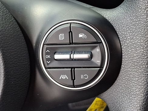 Used 2025 Kia Soul LX w/ LX Technology Package FWD image 21