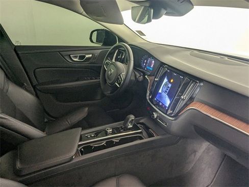 Used 2024 Volvo S60 B5 Plus image 22