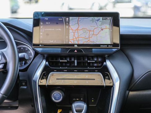 Used 2022 Toyota Venza Limited image 3