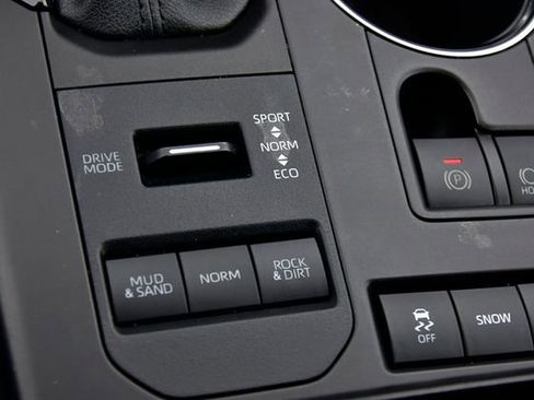 Certified 2021 Toyota Highlander XLE image 26