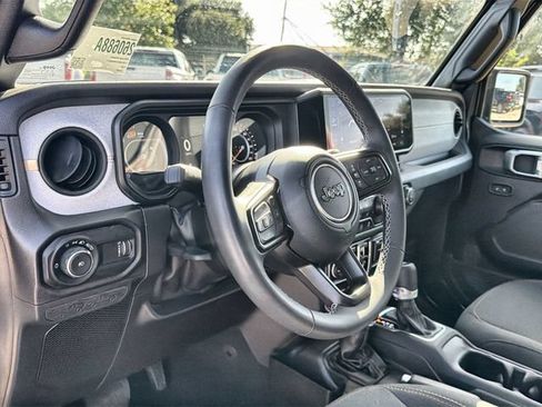 Used 2025 Jeep Wrangler Unlimited Sport AWD/4WD image 10