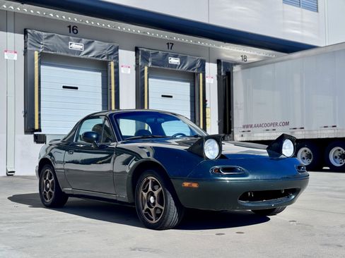 Used 1997 MAZDA MX-5 Miata image 32