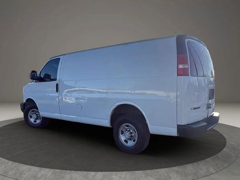 Used 2018 Chevrolet Express 2500 image 4