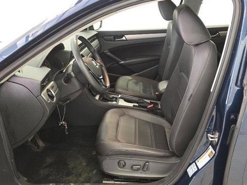 Used 2022 Volkswagen Passat 2.0T SE image 7