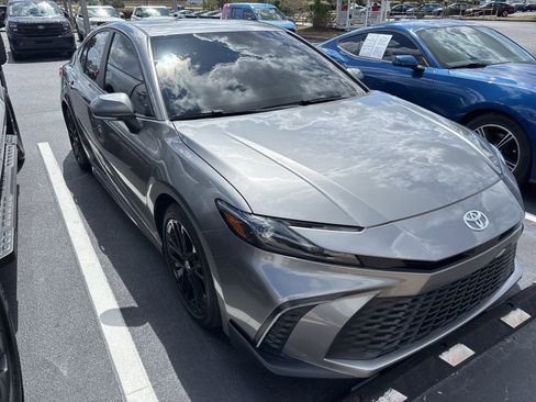 Used 2025 Toyota Camry SE FWD image 2